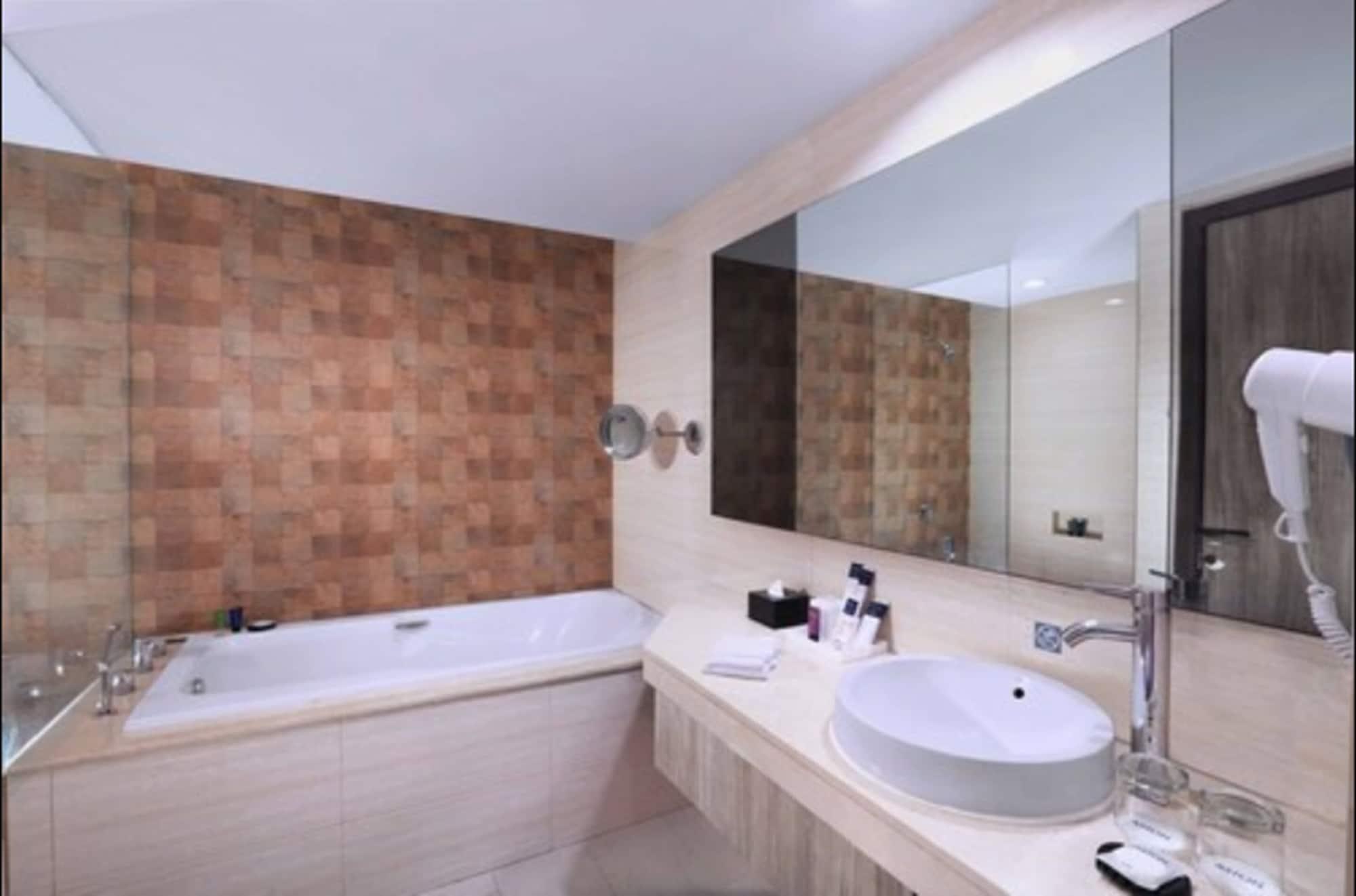 Aston Inn Pandanaran Семаранг Екстер'єр фото