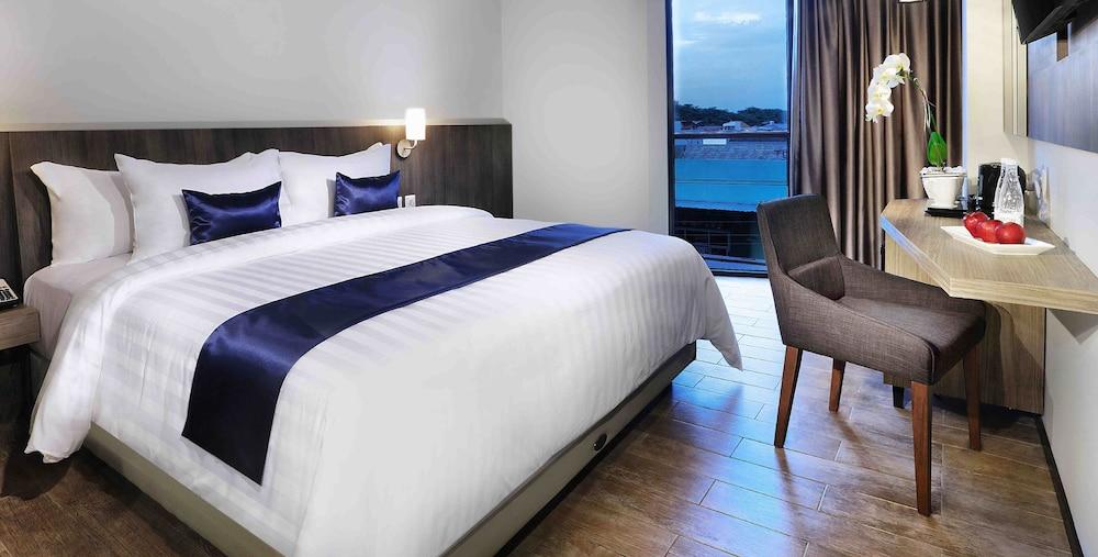 Aston Inn Pandanaran Семаранг Екстер'єр фото
