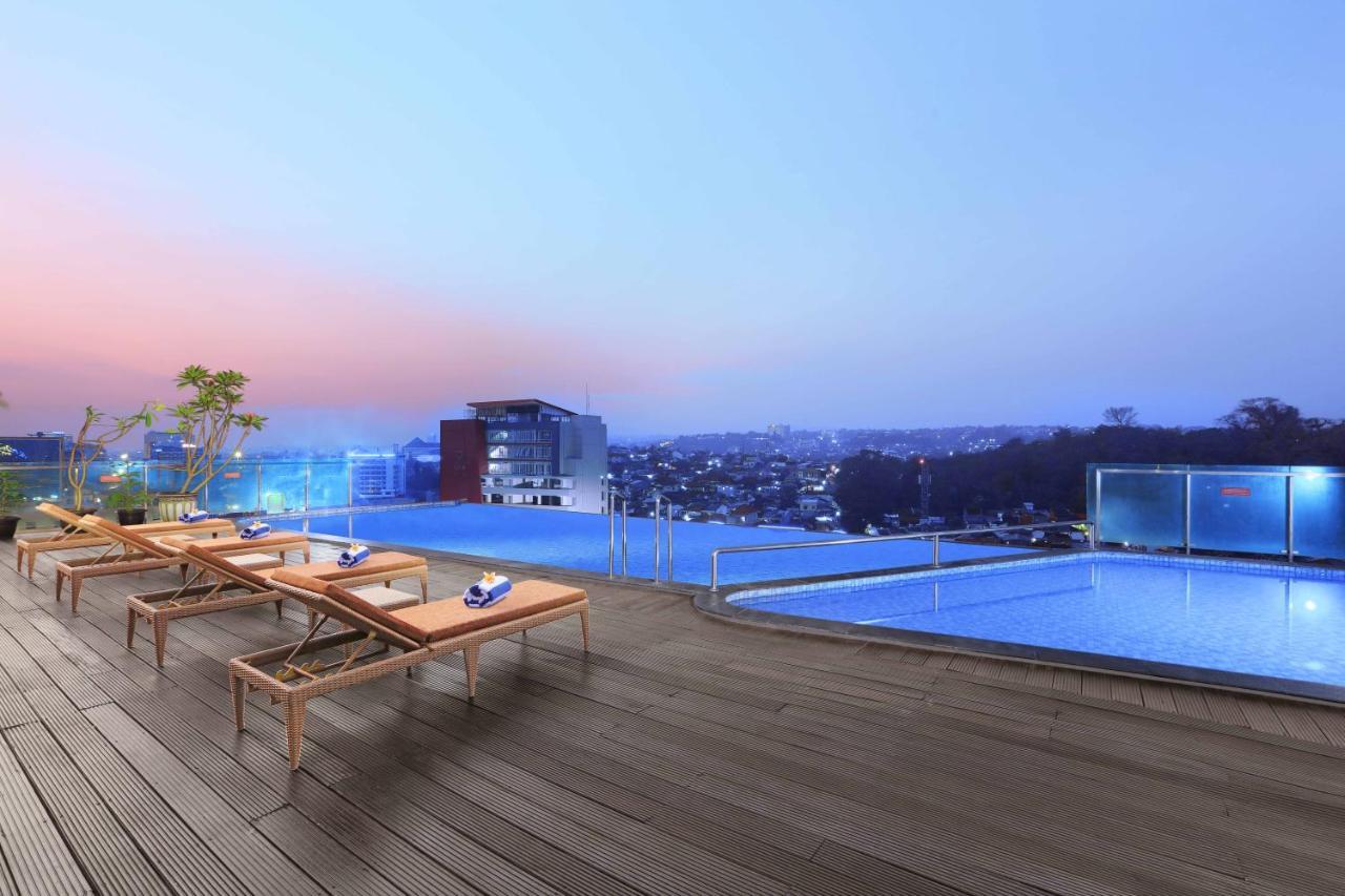 Aston Inn Pandanaran Семаранг Екстер'єр фото