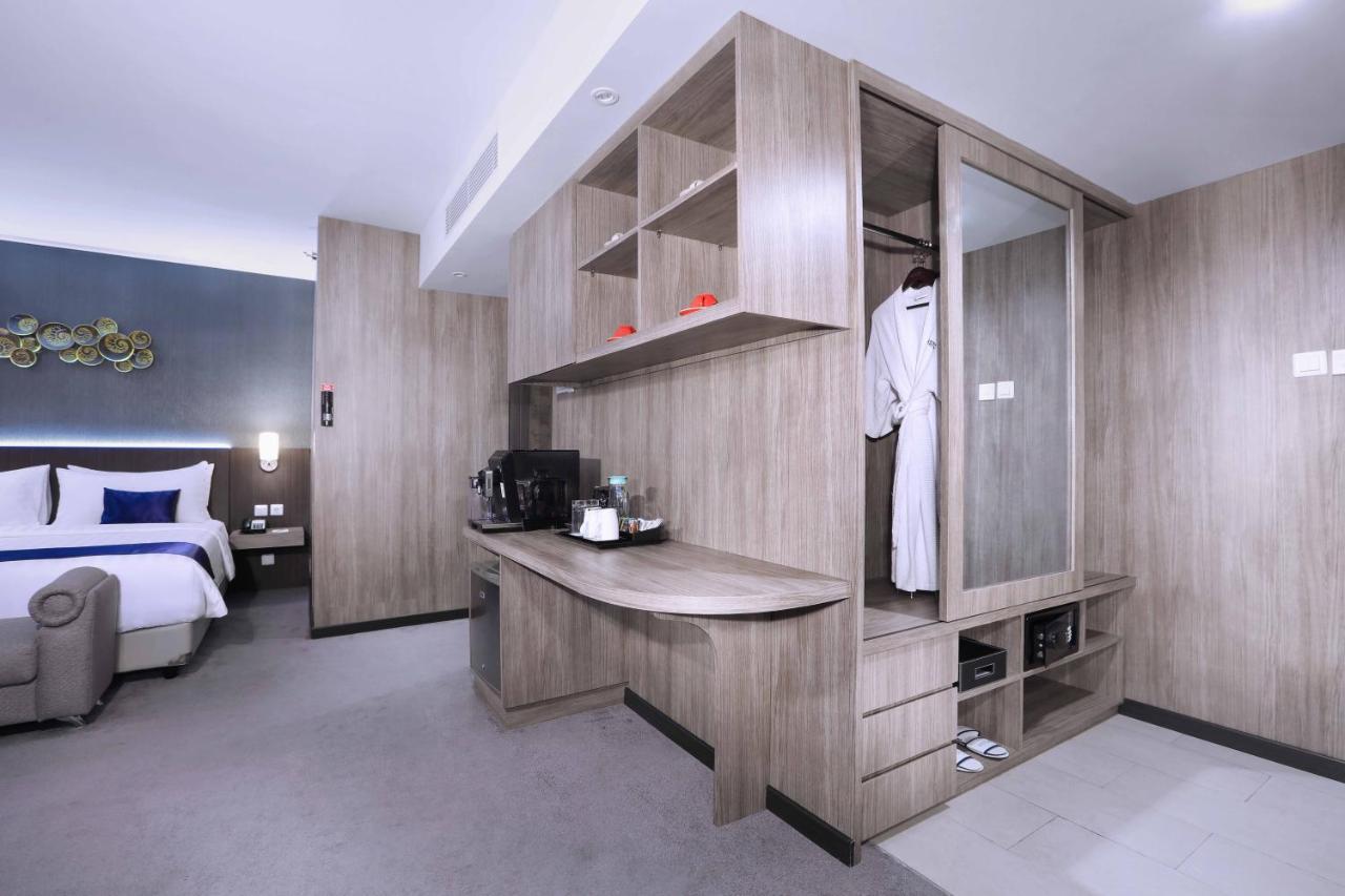 Aston Inn Pandanaran Семаранг Екстер'єр фото