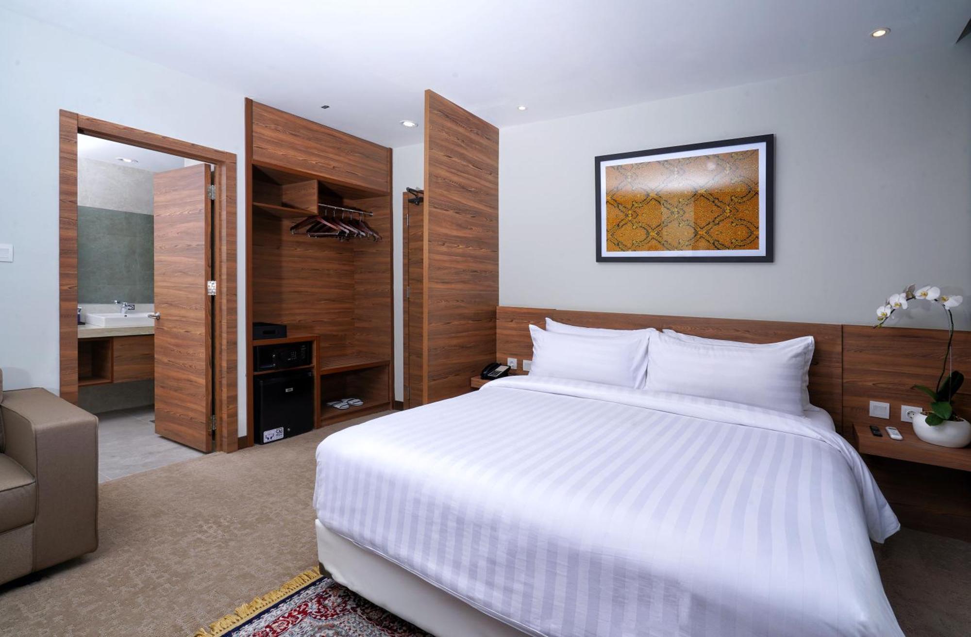 Aston Inn Pandanaran Семаранг Екстер'єр фото