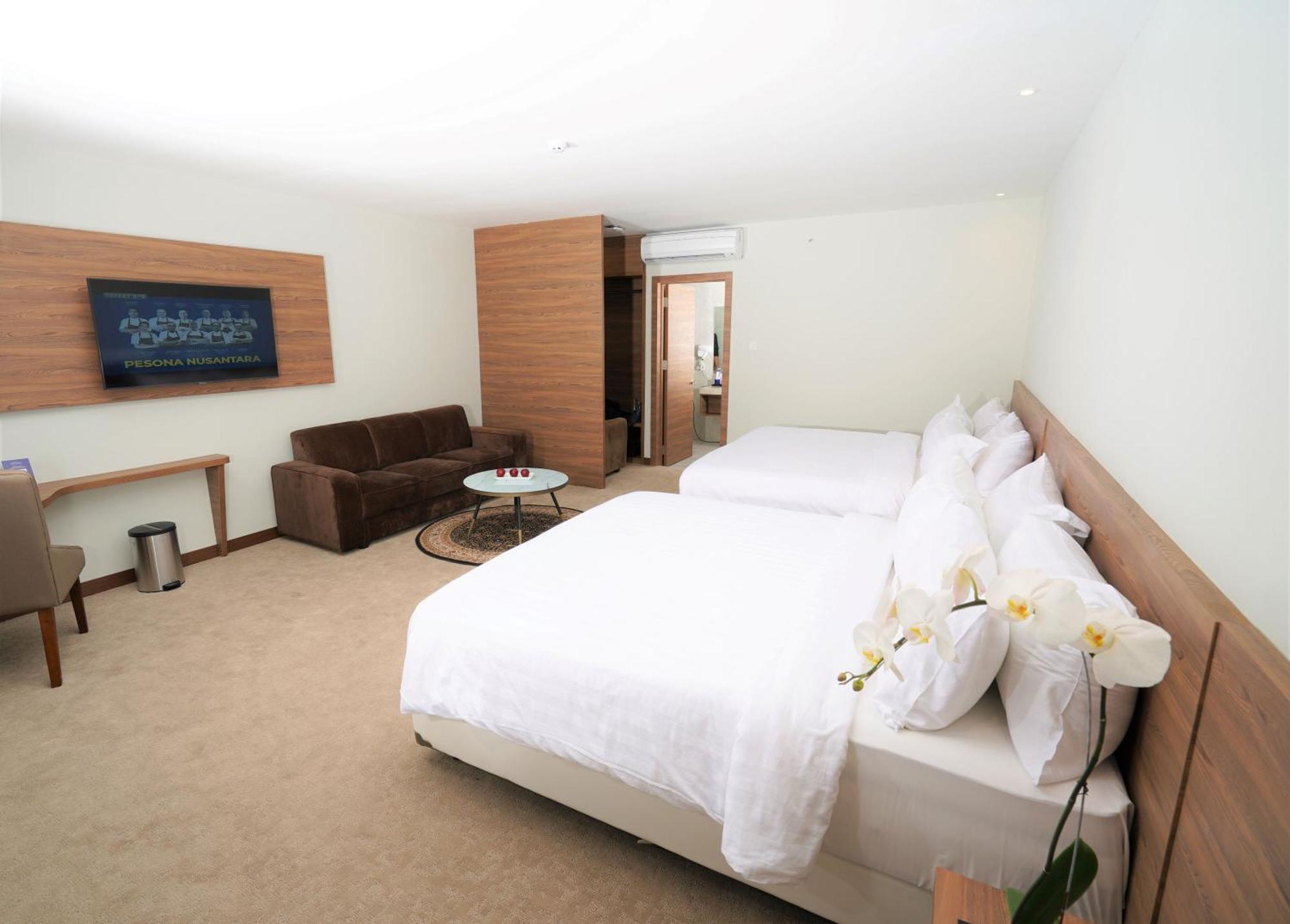 Aston Inn Pandanaran Семаранг Екстер'єр фото