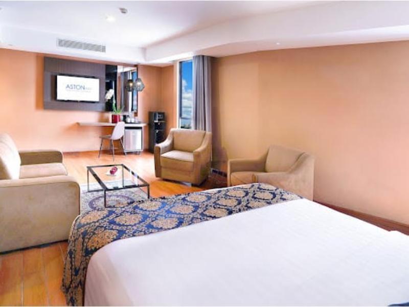 Aston Inn Pandanaran Семаранг Екстер'єр фото