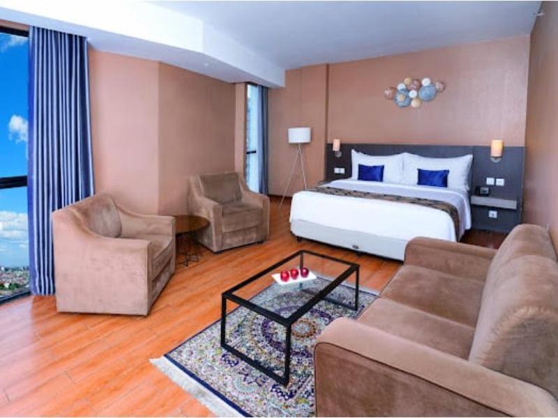 Aston Inn Pandanaran Семаранг Екстер'єр фото